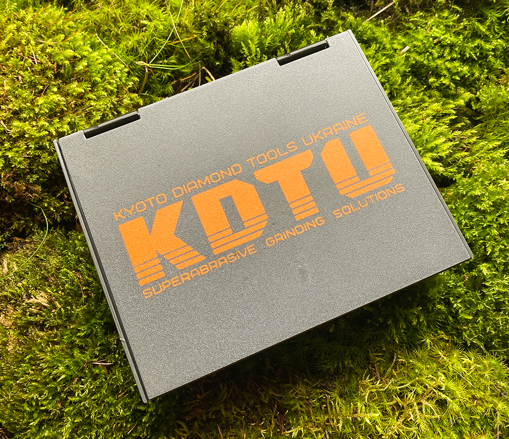 A plastic KDTU storage case for 10 stones