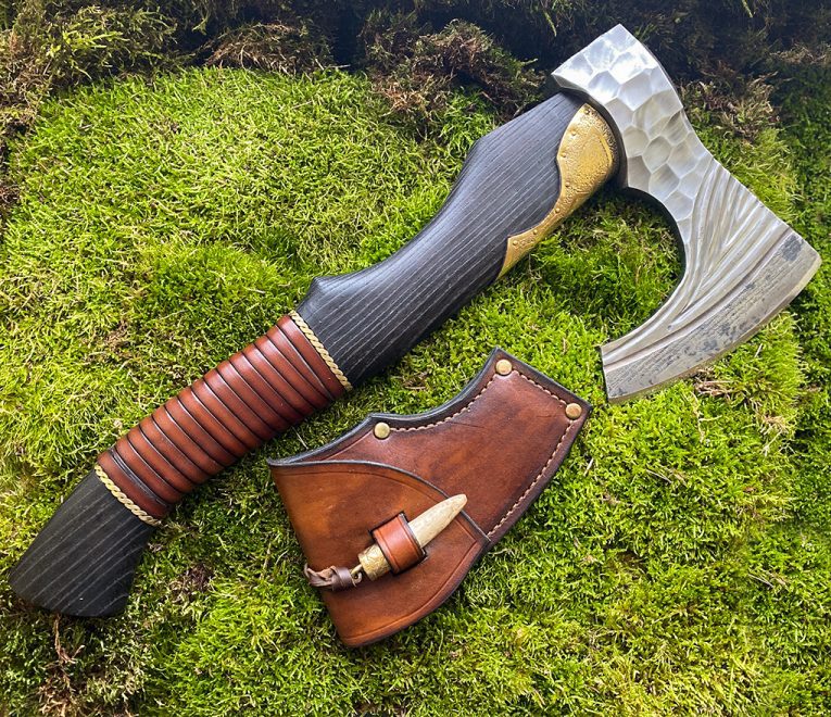 VIKING AX - augstas kvalitātes kalts oglekļa tērauds, dekoratīvas kalšanas zīmes