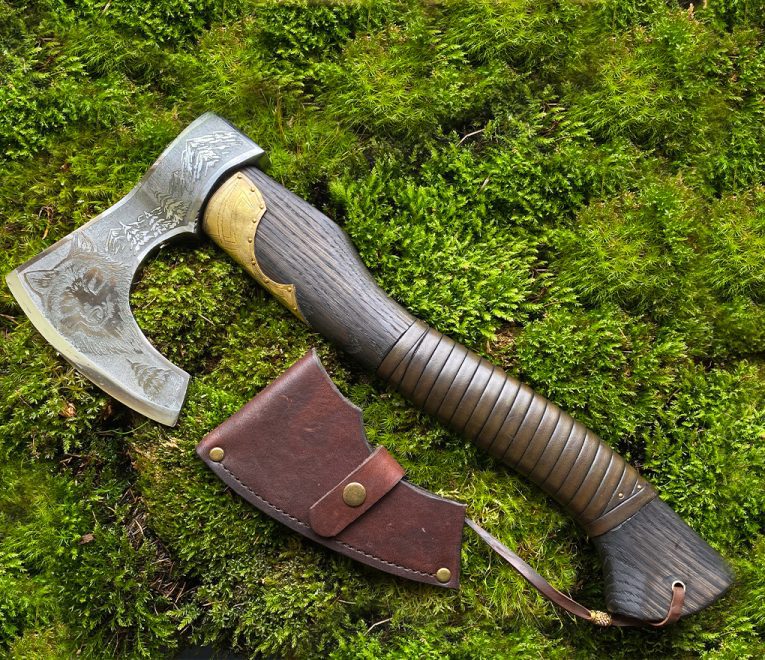 VIKINGU CIRVIS - augstas kvalitātes kalts oglekļa tērauds, melnā ozola rokturis