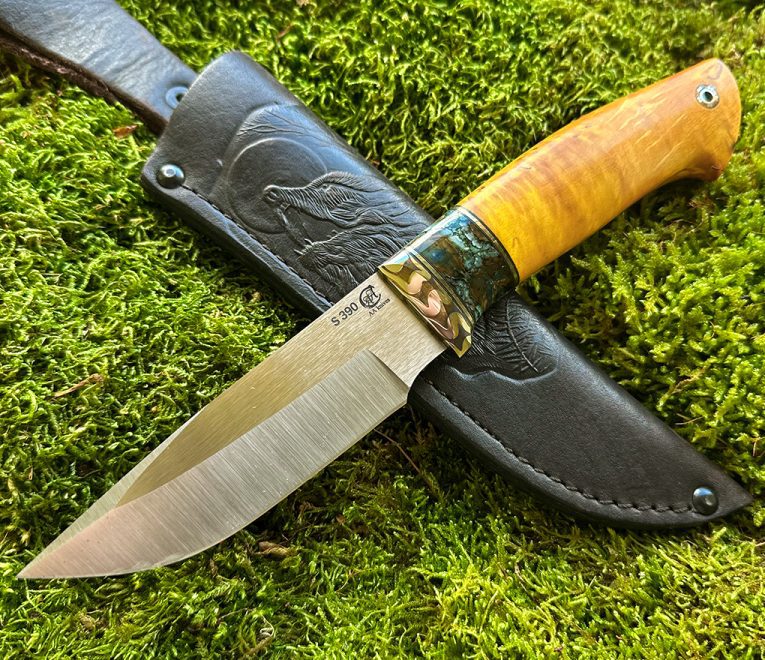 Veitsi ''POSEIDON'', Bohler-Uddeholm S390 Veitsiteräs, "Makume" + stabiloitu karjalankoivu