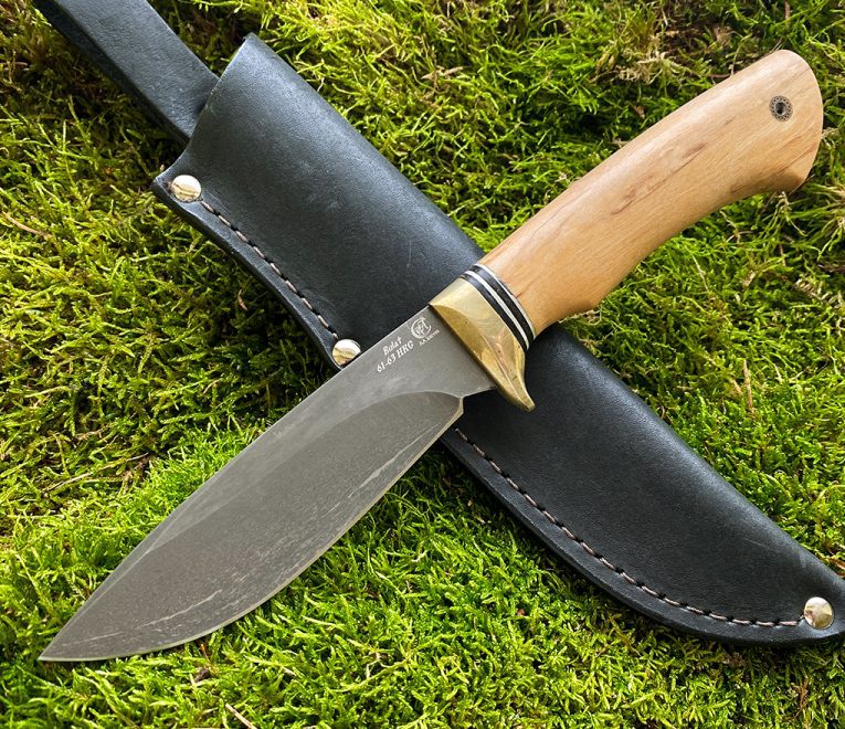 Veitsi HIGHLANDER- käsityönä valmistettu veitsi, taottu Bulat-Wootz-teräterä veitsi