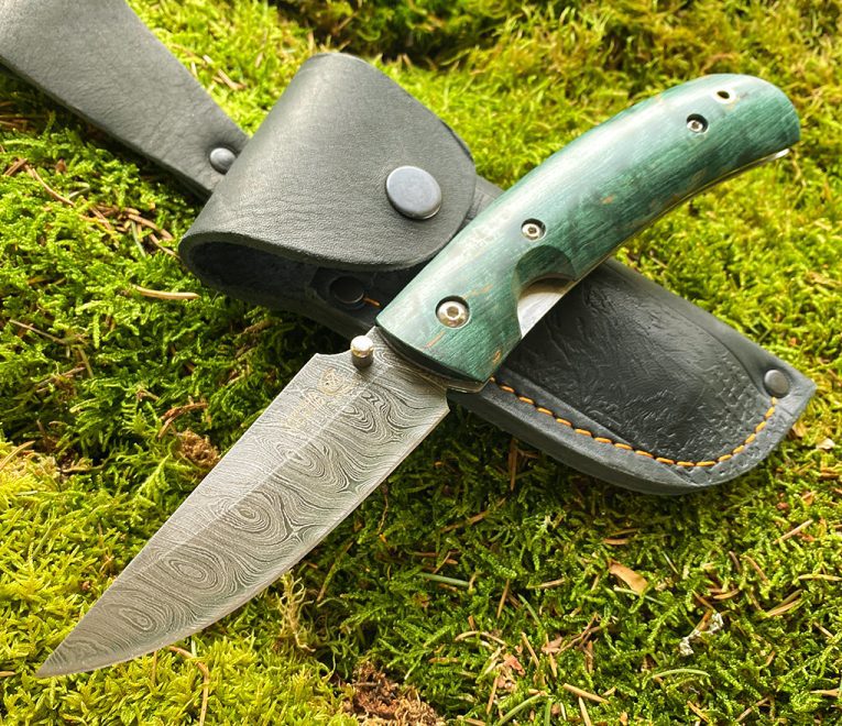 Damaskoksen teräksestä valmistettu taskuveitsi, taittoveitsi